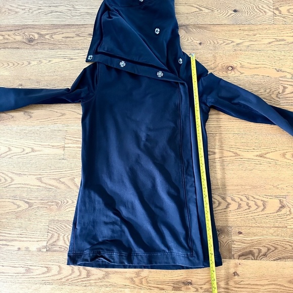 Lululemon Savasana Wrap in Black (Size 4) - Picture 6 of 11